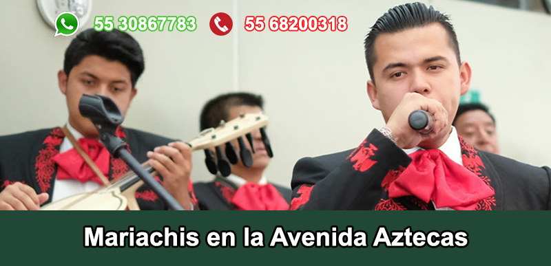Mariachis en La Avenida Aztecas